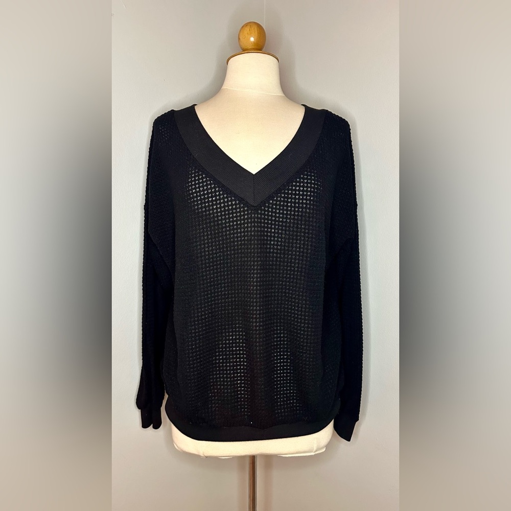 Adreamly Women’s Elegant Black V-Neck Sweater Size Large